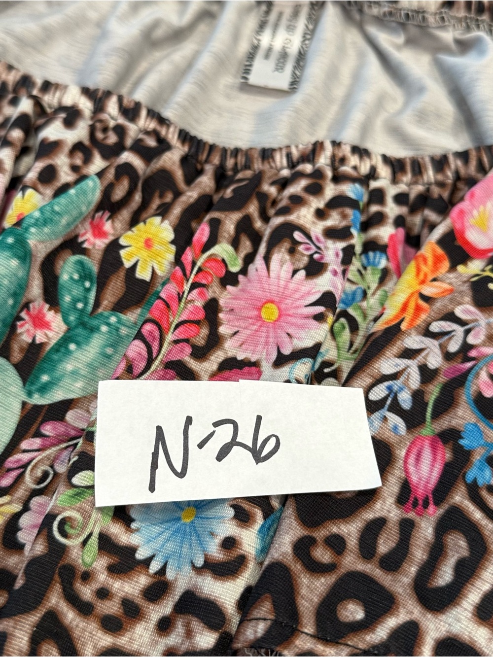 Giddy Up Glamour western leopard print cactus floral top crop sleeves SZ M - Picture 10 of 11
